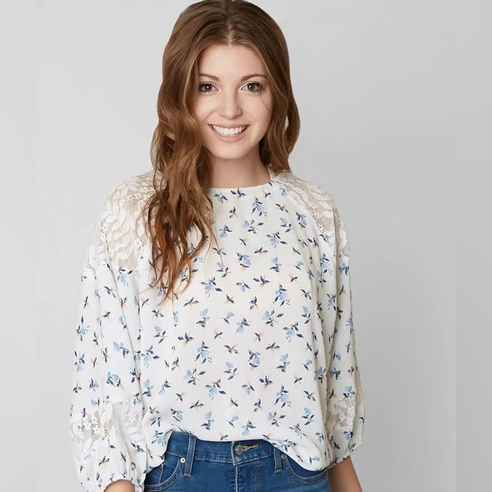 Buckle gimmicks. Florals too - Picture 5 of 6